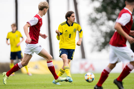 Taha Ayari of Sweden