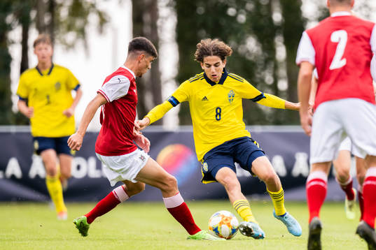 Taha Ayari of Sweden