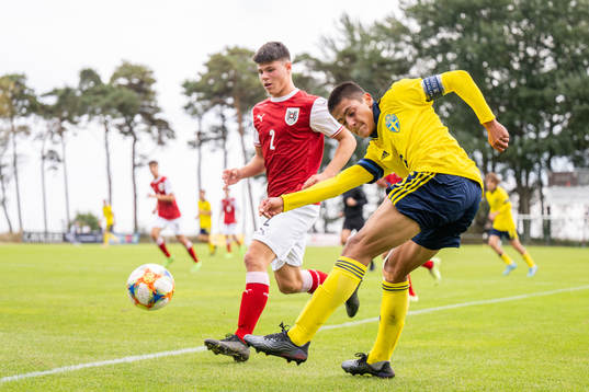 Luca Pazourek of Austria and Matteo Perez Vinlöf of Sweden