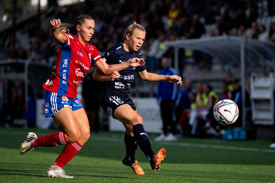 Vittsjös Sarah Stratigakis och FC Rosengårds Jessica Wik
