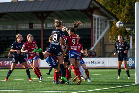 FC Rosengårds Rebecca Knaak gör 3-2-målet