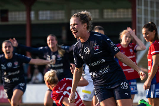 FC Rosengårds Rebecca Knaak jublar
