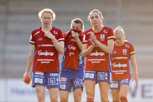 Vittsjös Clare Polkinghorne, Kayla Adamek och Clara