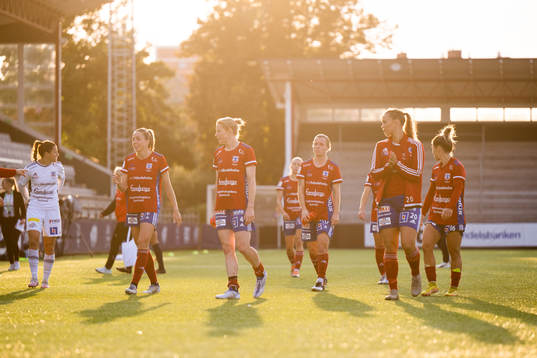 Vittsjös Clare Polkinghorne och Kayla Adamek deppar