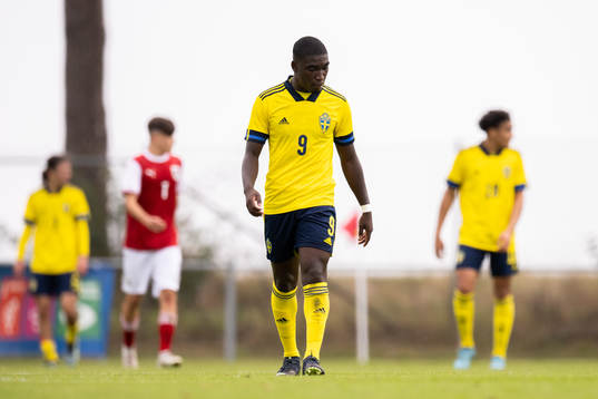Emmanuel Tannor of Sweden looks dejected