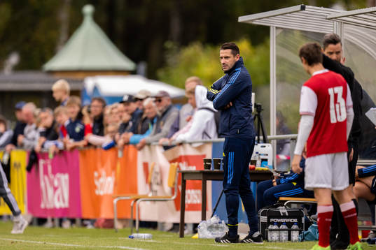 Head coach Mirza Jelecak of Sweden