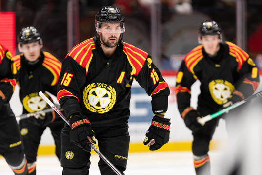 Brynäs Simon Bertilsson jublar