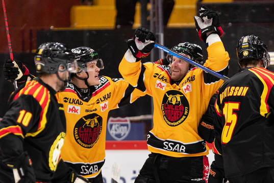 Luleås Leo Komarov jublar