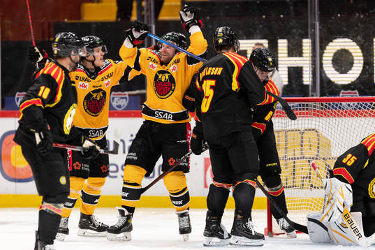 Luleås Leo Komarov jublar