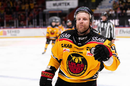 Luleås Leo Komarov jublar
