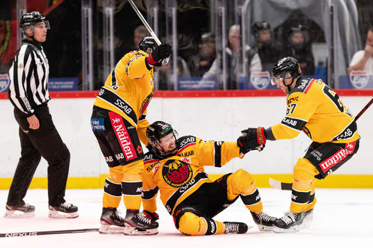 Luleås Brendan Shinnimin jublar