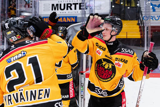 Luleås Juhani Tyrväinen och Jonas Berglund jublar