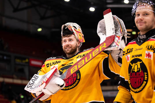Luleås målvakt Joel Lassinantti jublar