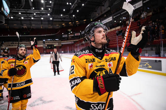 Luleås Oscar Engsund jublar
