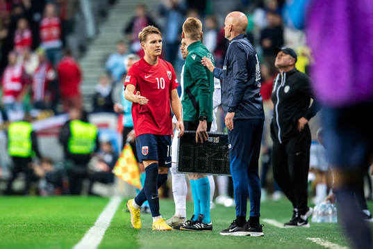Martin Ødegaard and Head coach Ståle Solbakken of Norway