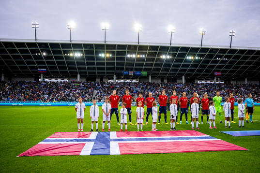 Players of Norway line up