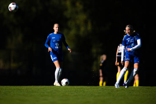 Lena Soleng Hansen of Kolbotn warms up