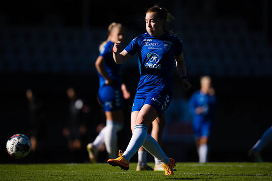 Marie Hella Andresen of Kolbotn warms up