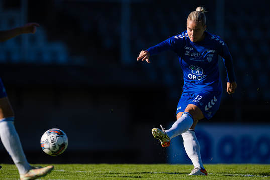 Fanny Alice Tess Lång of Kolbotn warms up