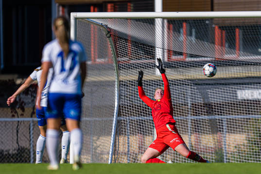 Tonje Pedersen of Kolbotn scores the 1-0 goal