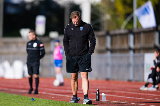 Aleksander Olsen, head coach of Kolbotn, looks dejected