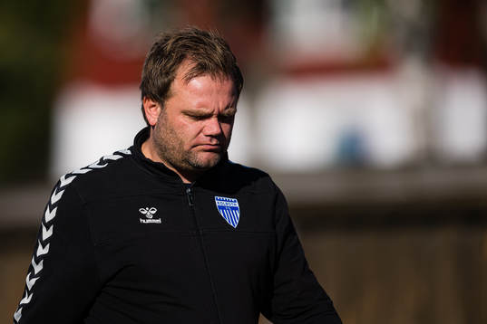 Aleksander Olsen, head coach of Kolbotn, looks dejected