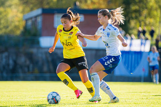 Hanna Bråten Gravem of LSK Kvinner and Eline Hegg of