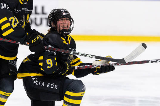 AIKs Rebeka Sadecka jublar
