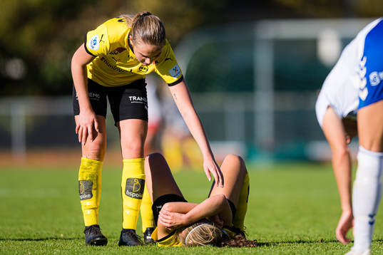 Signe Holt Andersen of LSK Kvinner in pain
