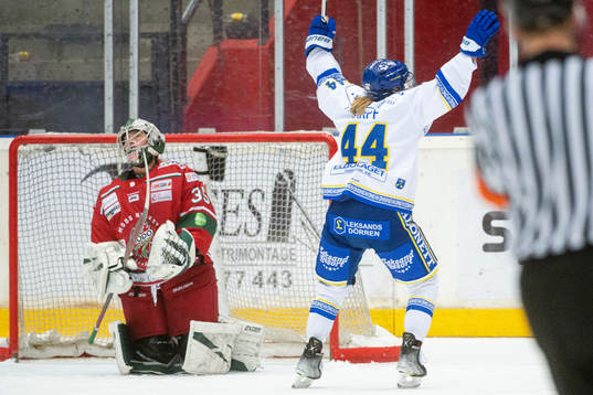 Modos målvakt Lauren Bench deppar samtidigt som Leksands