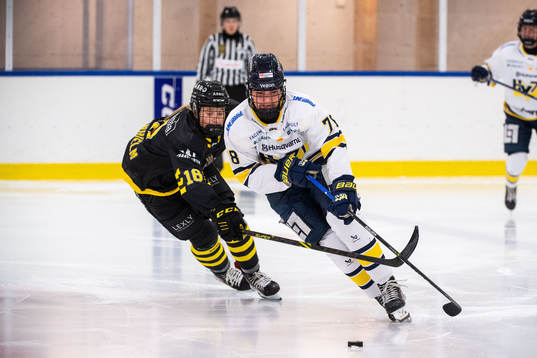 AIKs Isabelle Leijonhielm och HV71s Elin Svensson