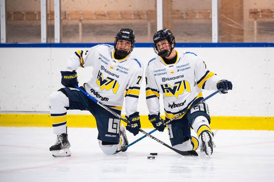 HV71s Elin Svensson och Jenna Raunio