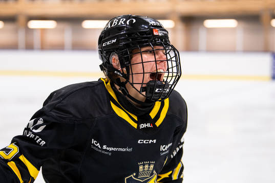AIKs Sara Säkkinen jublar