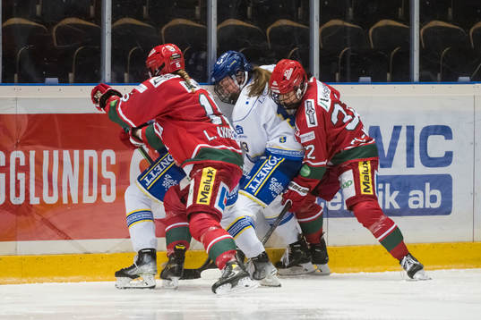 Leksands Hanna Sköld hålls fast av Modos Mariam