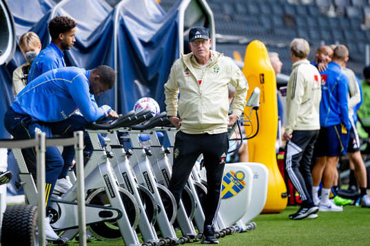 Isak Hien , Jens Cajuste and Head coach Janne Andersson