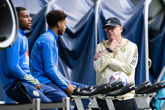 Isak Hien , Jens Cajuste and Head coach Janne Andersson