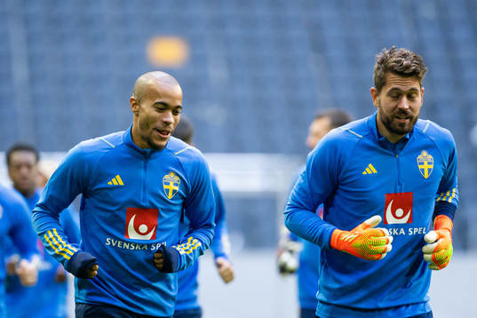 Robin Quaison and goalkeeper Kristoffer Nordfeldt