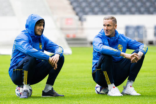 Victor Nilsson Lindelöf and goalkeeper Robin Olsen