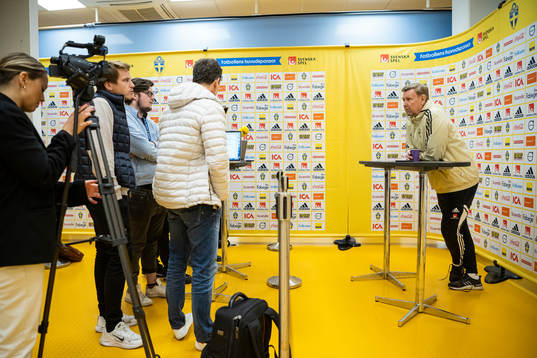 Assistant coach Peter Wettergren