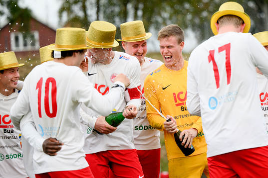 Bläddra bland fler bilder av Fotboll, Div 6 Norra Halland, Veddige - Bua