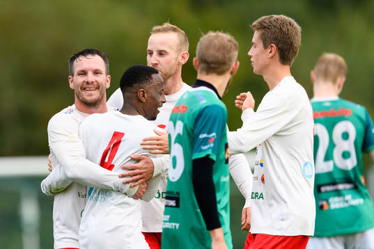 Buas spelare jublar