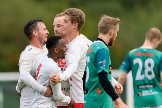Buas spelare jublar