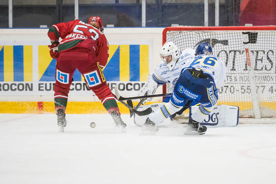 Modos Jennifer Wakefield mot Leksands målvakt Emma Polusny