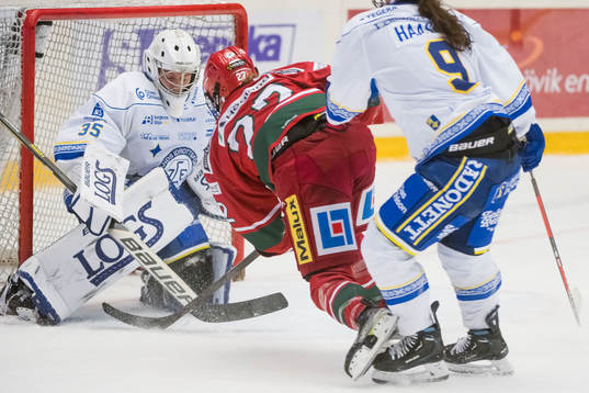 Leksands målvakt Emma Polusny släpper in det avgörande