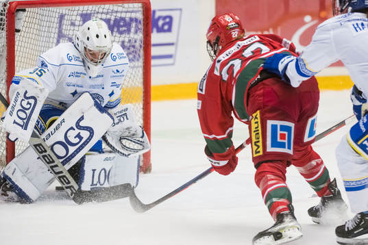 Leksands målvakt Emma Polusny släpper in det avgörande