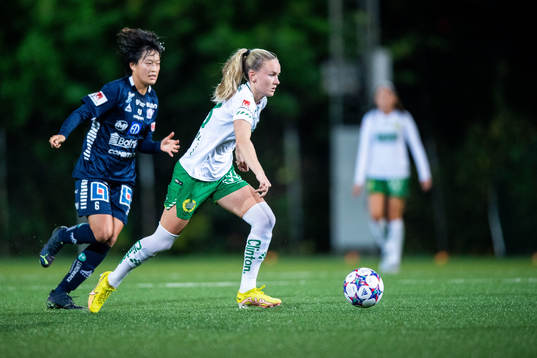 Linköpings Saori Takarada och Hammarbys Matilda Vinberg