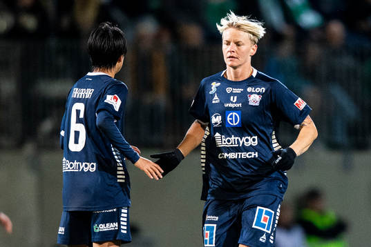 Linköpings Saori Takarada och Nilla Fischer