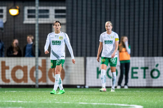 Hammarbys Kyra Cooney-Cross och Eva Nyström deppar