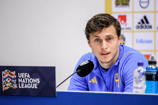 Victor Nilsson Lindelöf at a press conference
