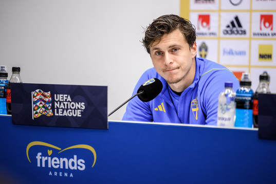 Victor Nilsson Lindelöf at a press conference